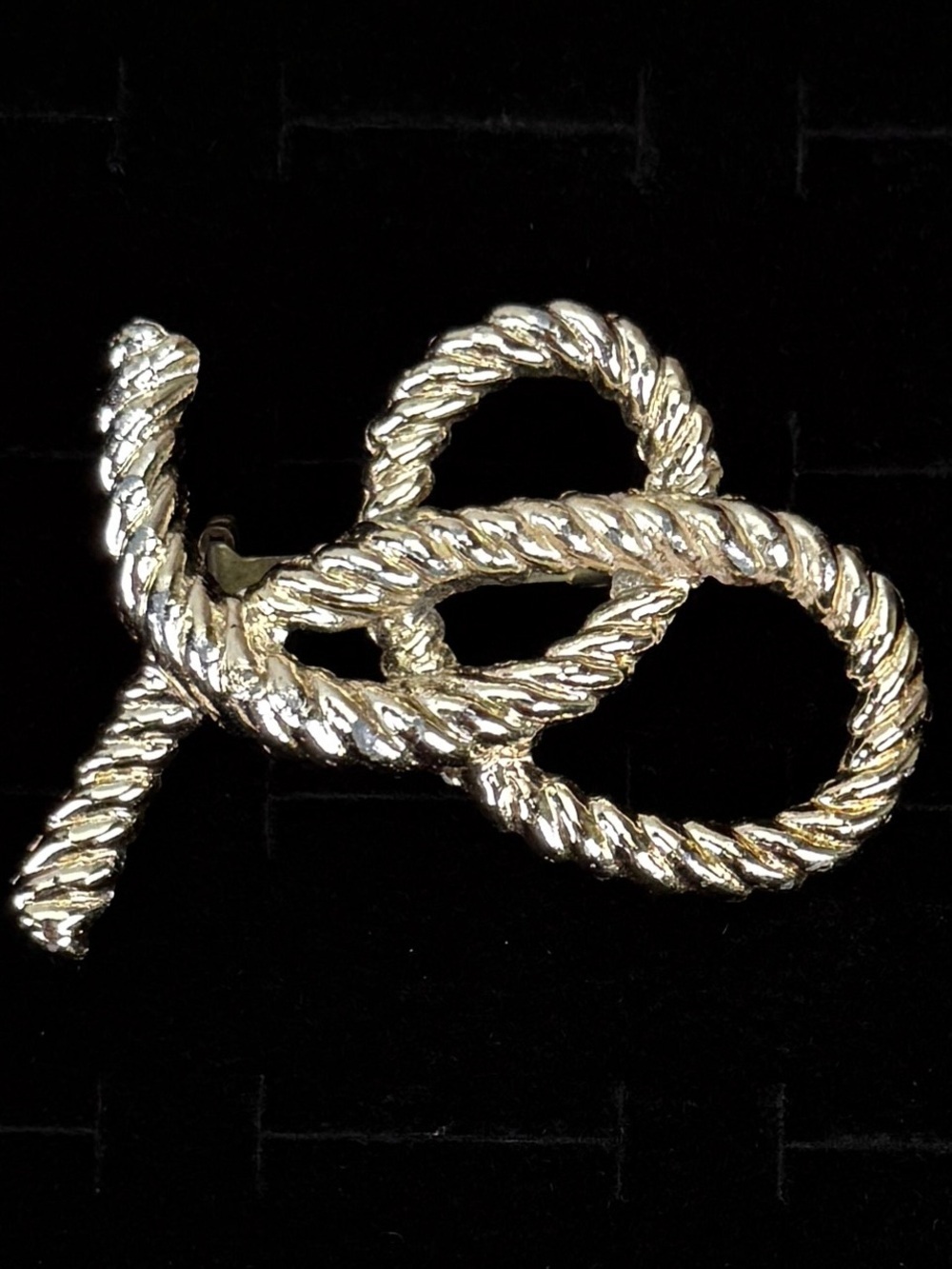 Light Goldish Rope Knot Brooch Pin - Picture 5 of 6